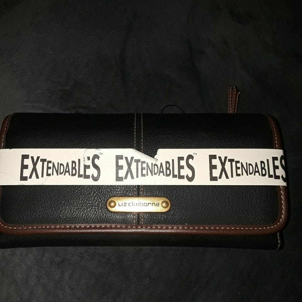 black extended wallet